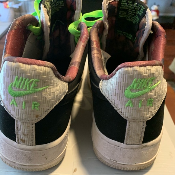 Nike - Picture 3 of 3